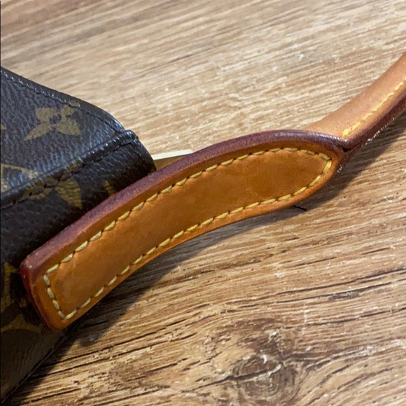 Louis Vuitton Looping MM - Picture 10 of 16